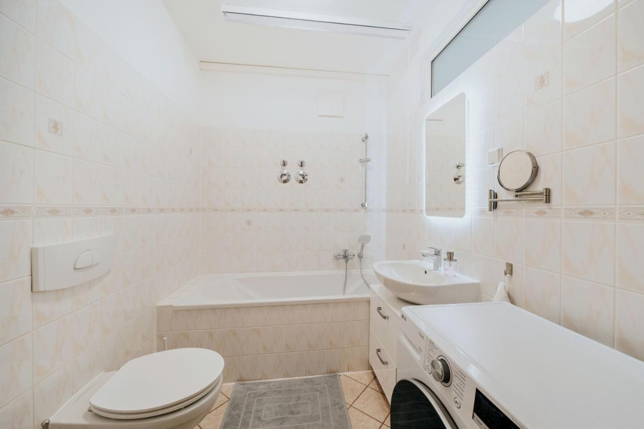 Blissplace 3 Zi Premium Apartment Nahe Getec Arena Mit Kingsize Betten Und Balkon Magdeburgo Esterno foto